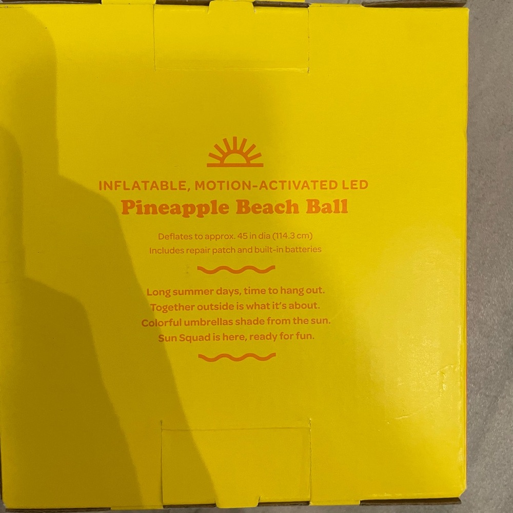 Orange Pineapple inflatable motion-activated LED Beach Ball New - Picture 4 of 4